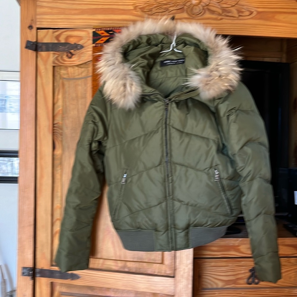 ANDREW MARC Womens cropped nylon puffer jacket